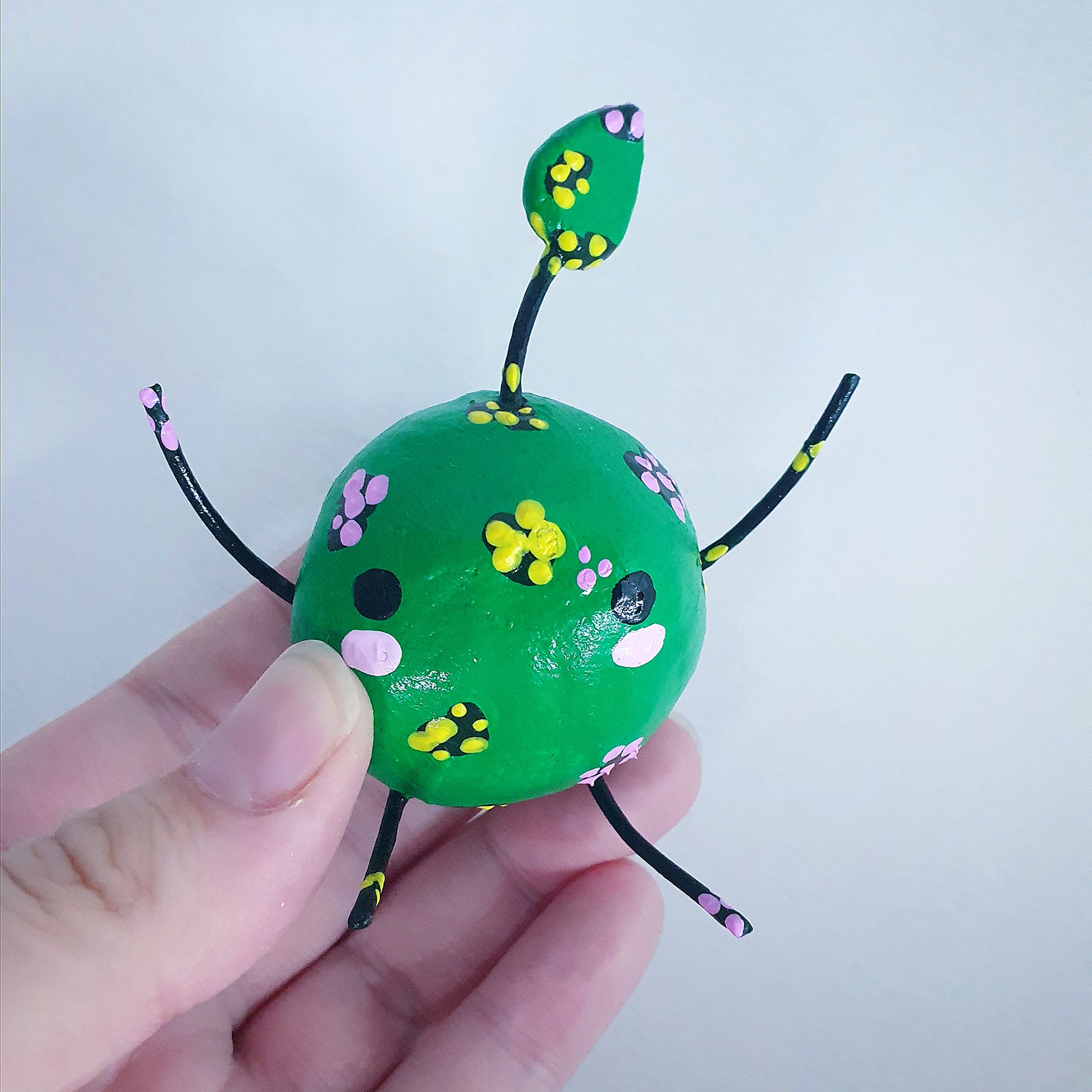 Green Junimo Clay Ornament (Stardew Valley) image 3